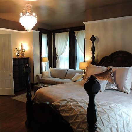 Lyons Twin Mansions Hotel Fort Scott Bagian luar foto