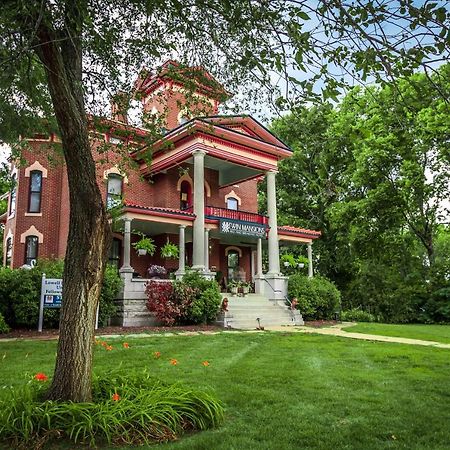 Lyons Twin Mansions Hotel Fort Scott Bagian luar foto