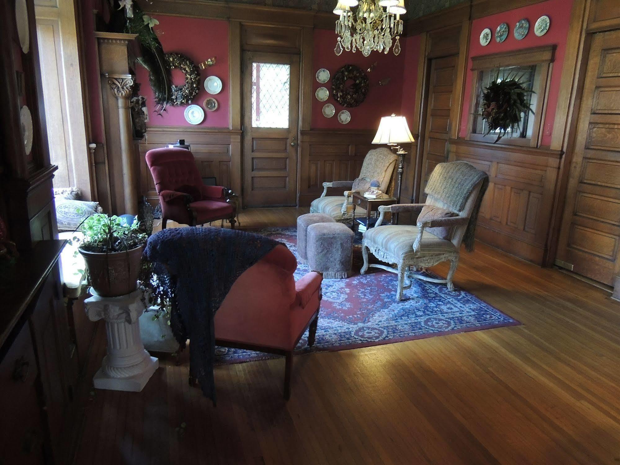 Lyons Twin Mansions Hotel Fort Scott Bagian luar foto