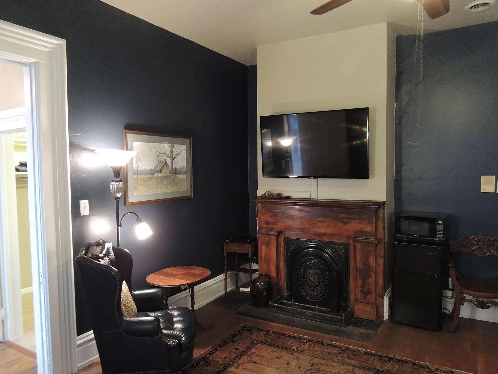 Lyons Twin Mansions Hotel Fort Scott Bagian luar foto