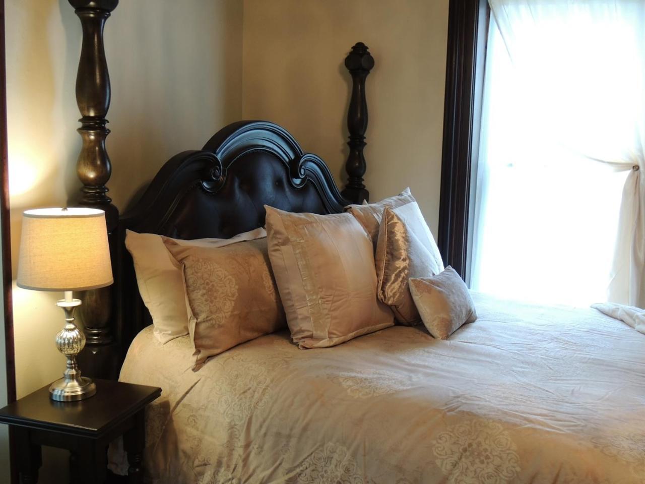 Lyons Twin Mansions Hotel Fort Scott Bagian luar foto