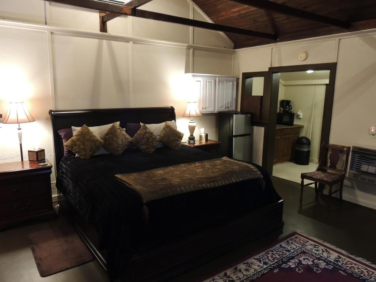 Lyons Twin Mansions Hotel Fort Scott Bagian luar foto