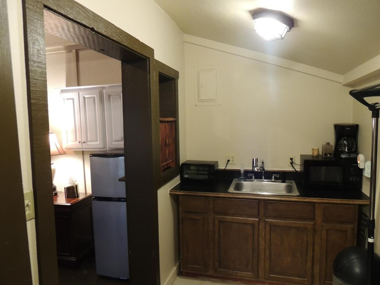 Lyons Twin Mansions Hotel Fort Scott Bagian luar foto