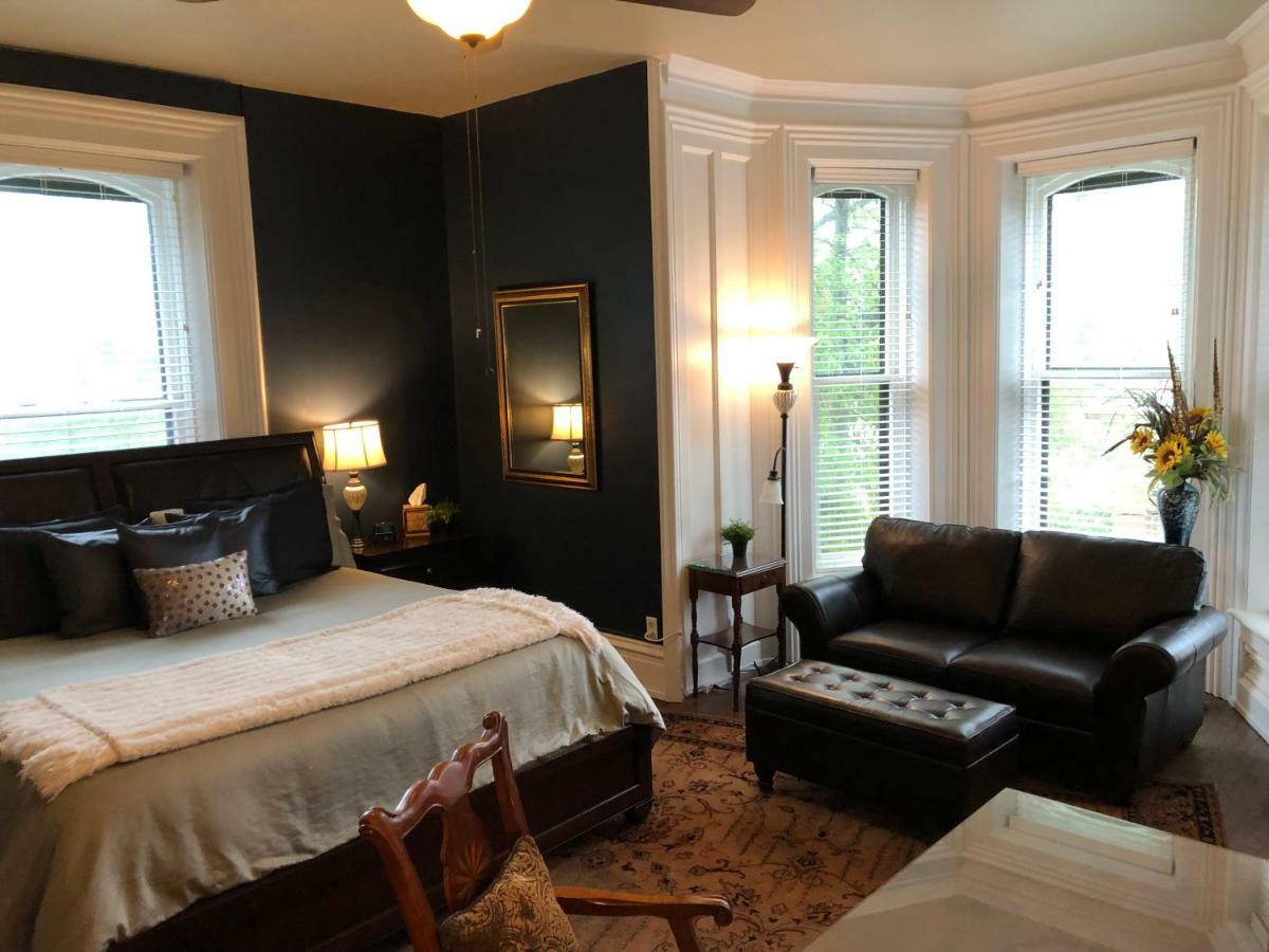 Lyons Twin Mansions Hotel Fort Scott Bagian luar foto
