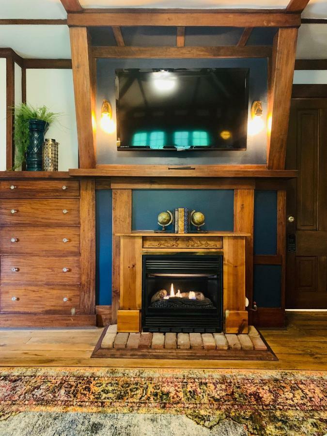Lyons Twin Mansions Hotel Fort Scott Bagian luar foto
