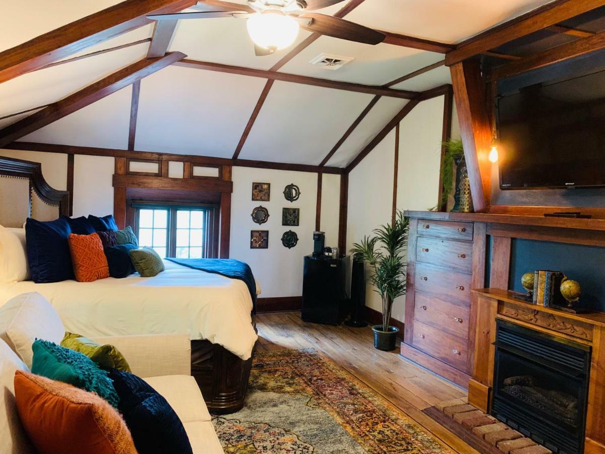 Lyons Twin Mansions Hotel Fort Scott Bagian luar foto