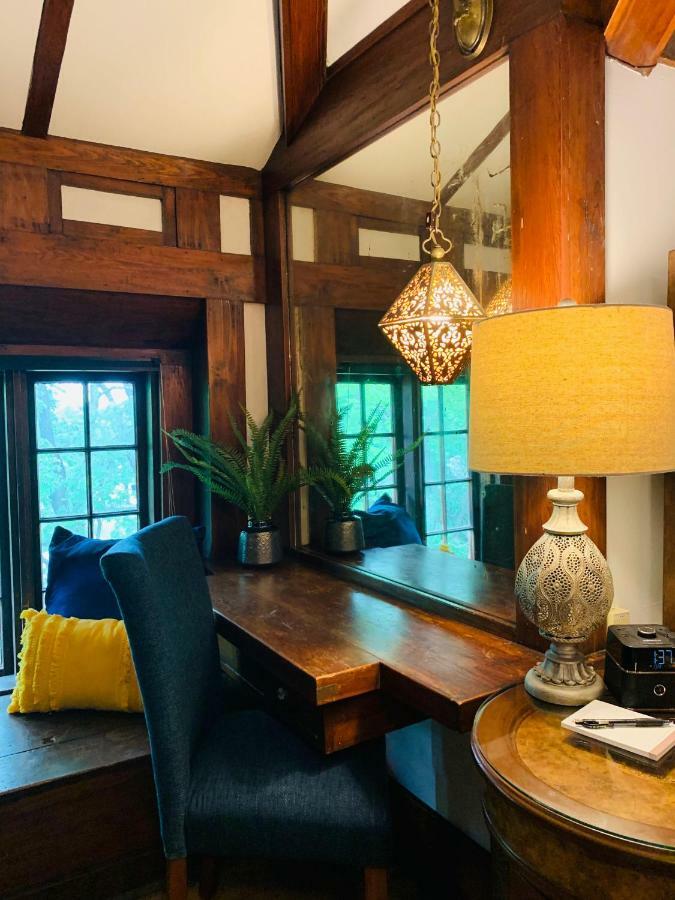 Lyons Twin Mansions Hotel Fort Scott Bagian luar foto