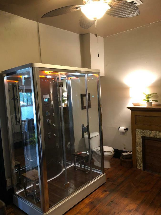 Lyons Twin Mansions Hotel Fort Scott Bagian luar foto