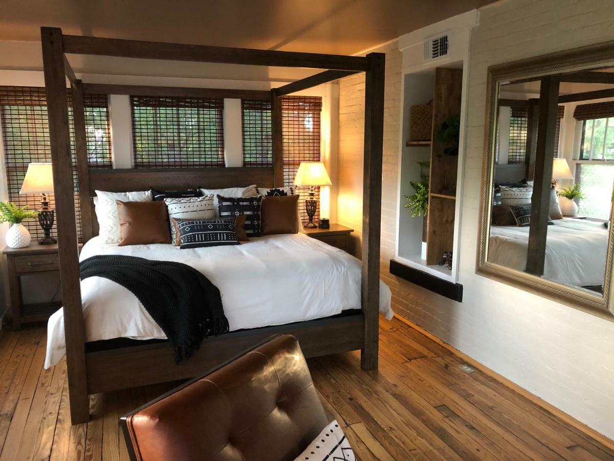 Lyons Twin Mansions Hotel Fort Scott Bagian luar foto