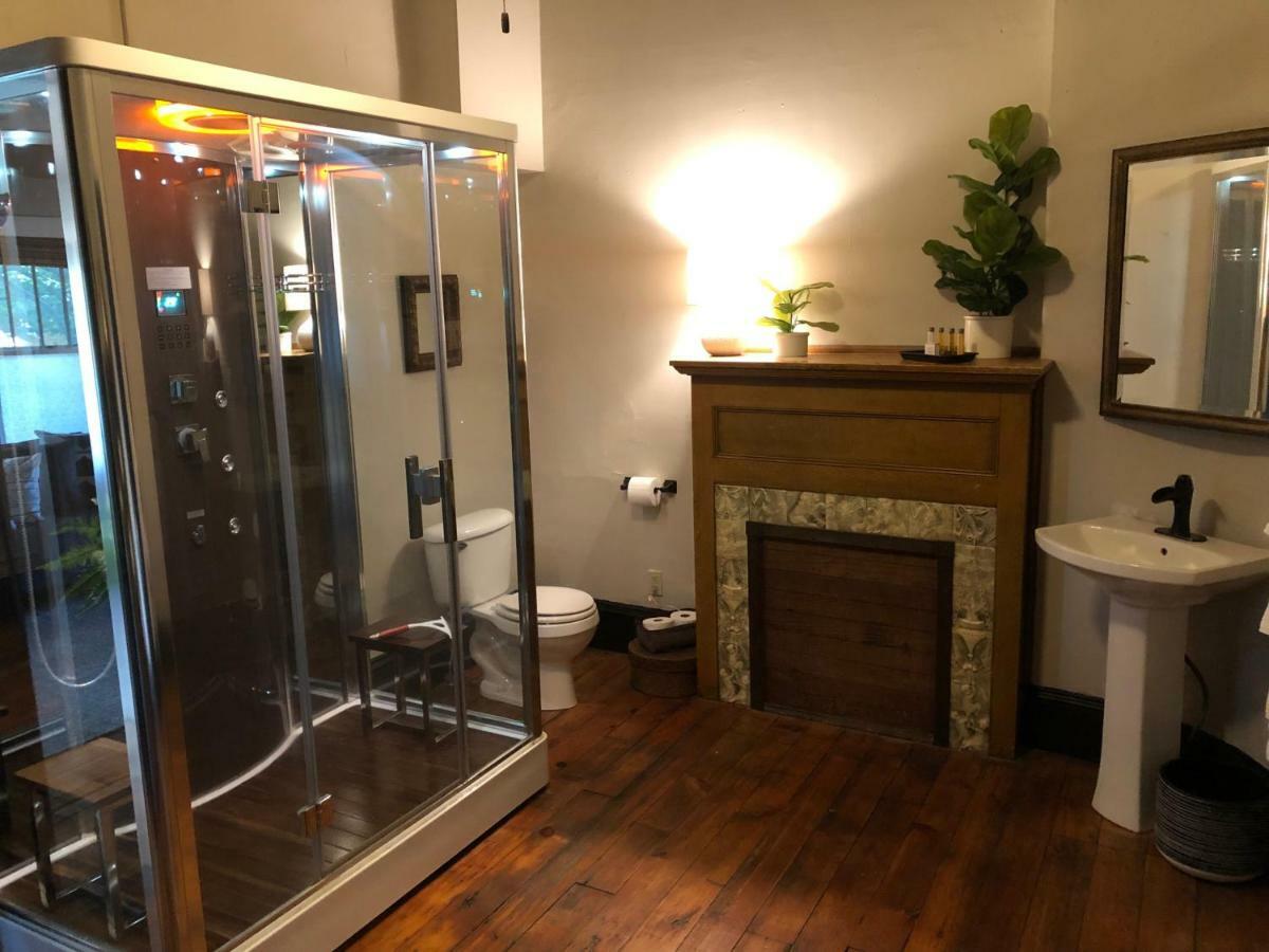 Lyons Twin Mansions Hotel Fort Scott Bagian luar foto